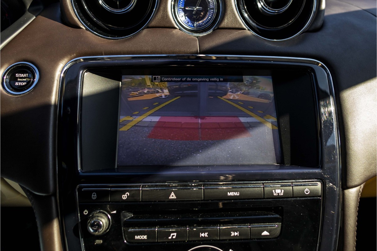 Jaguar XJ