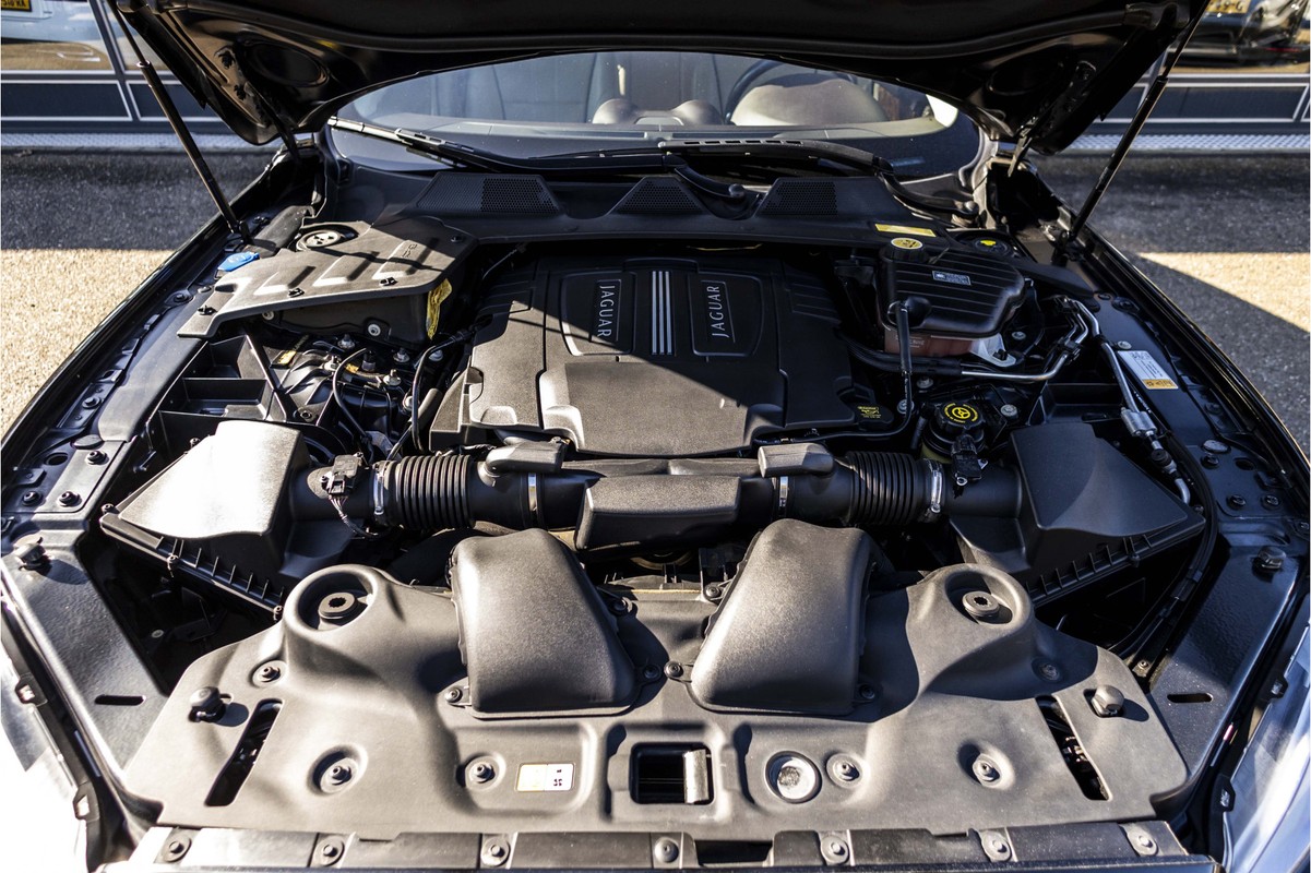 Jaguar XJ