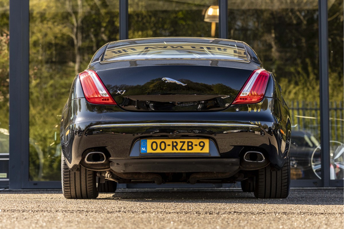 Jaguar XJ