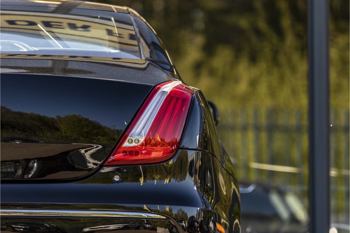 Jaguar XJ