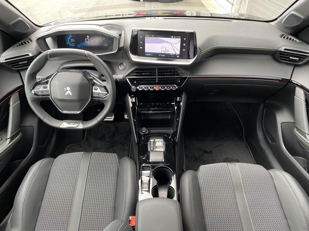 Peugeot e-208