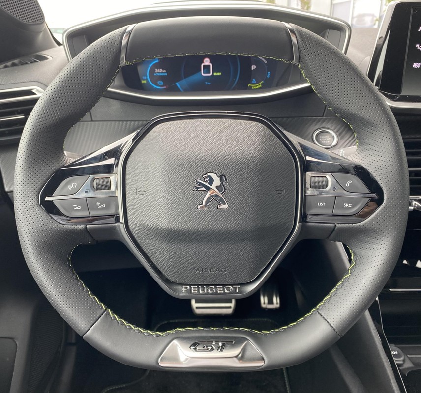 Peugeot e-208