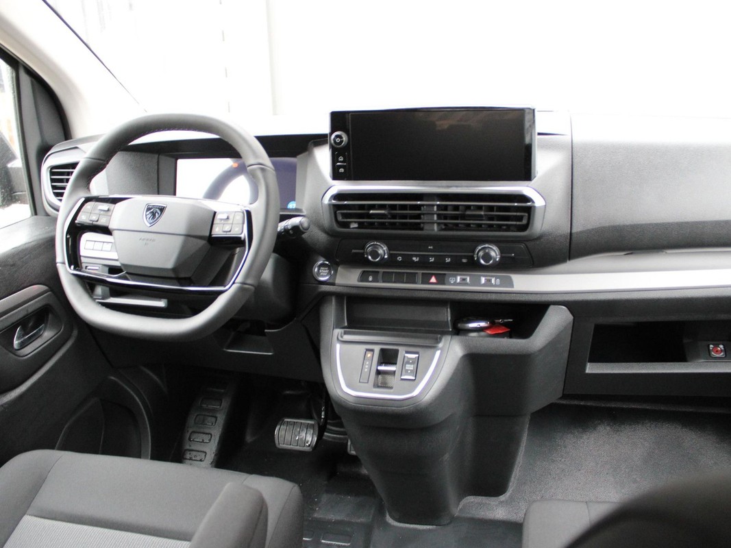 Peugeot e-Traveller