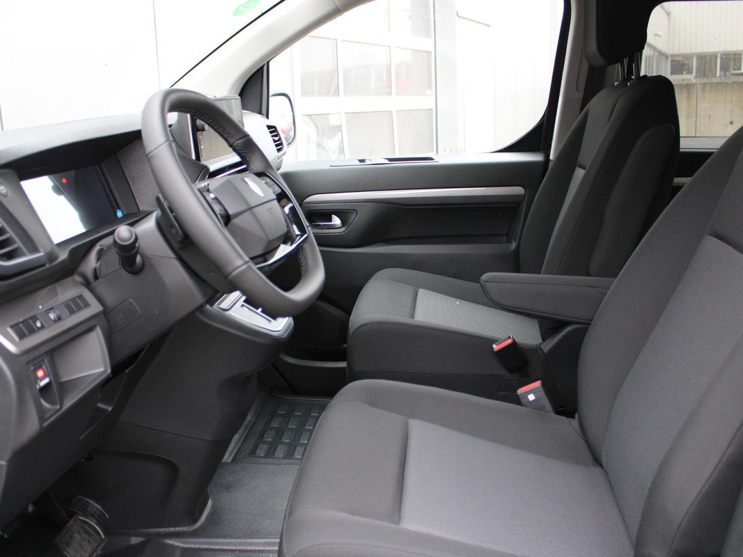 Peugeot e-Traveller