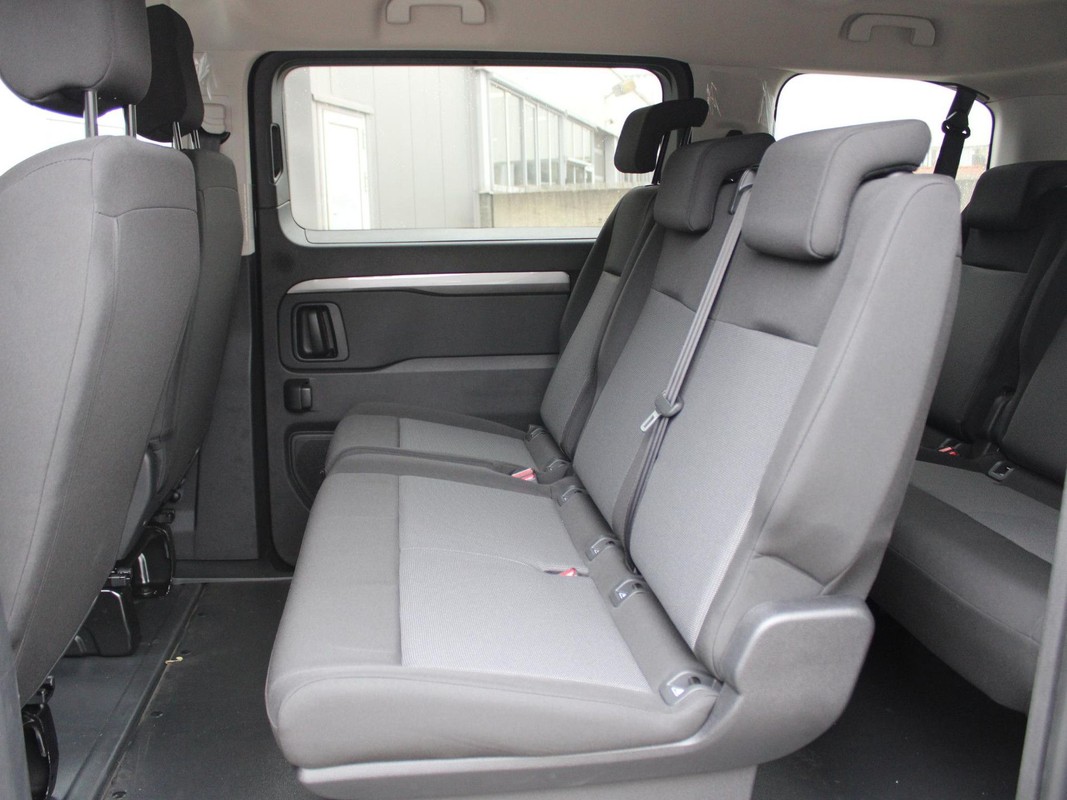 Peugeot e-Traveller