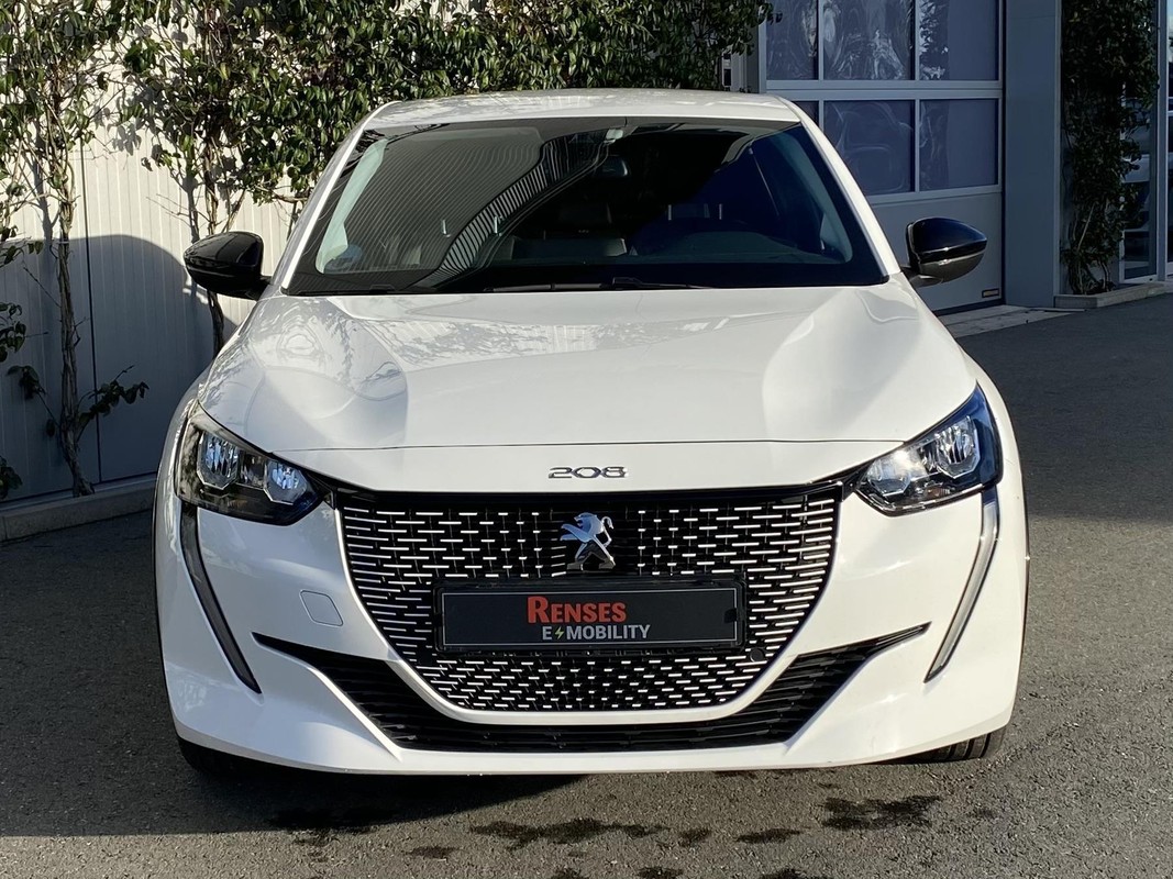 Peugeot e-208
