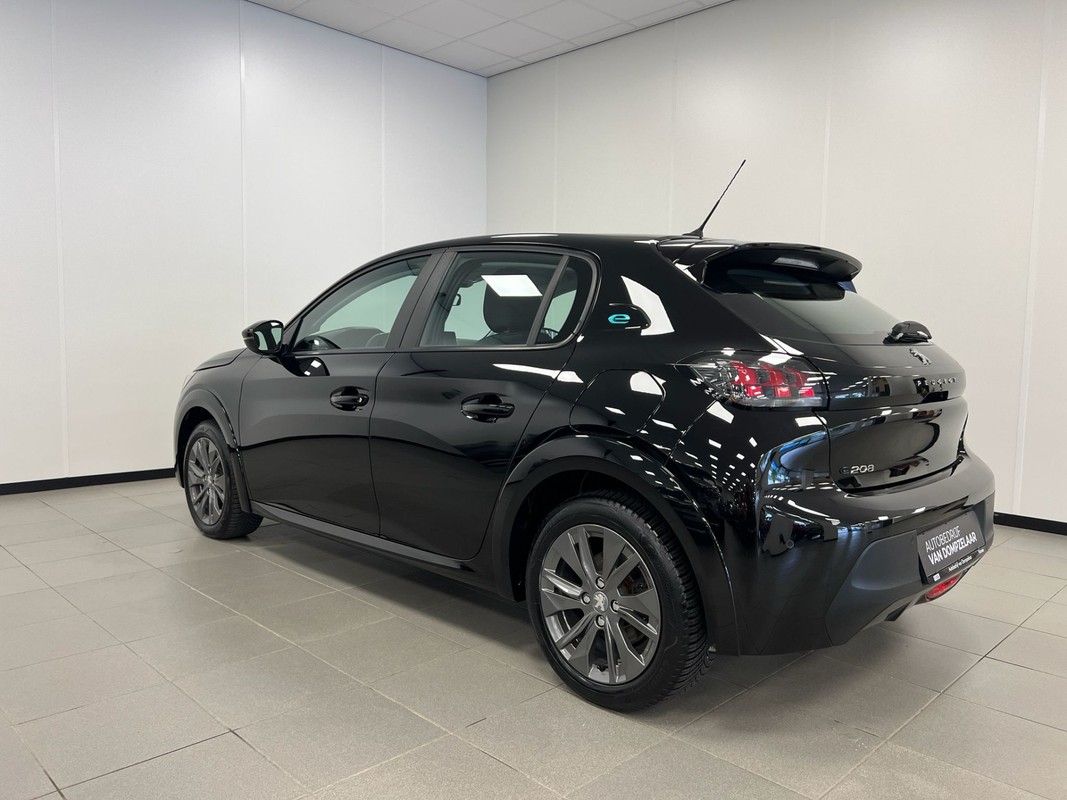 Peugeot e-208