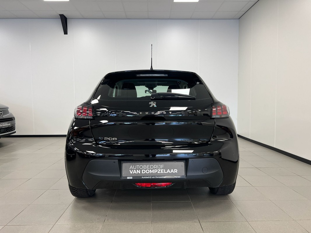 Peugeot e-208