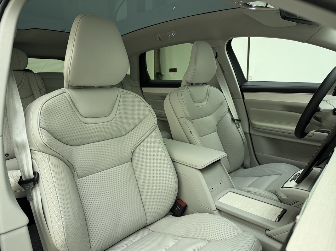 Volvo ES90