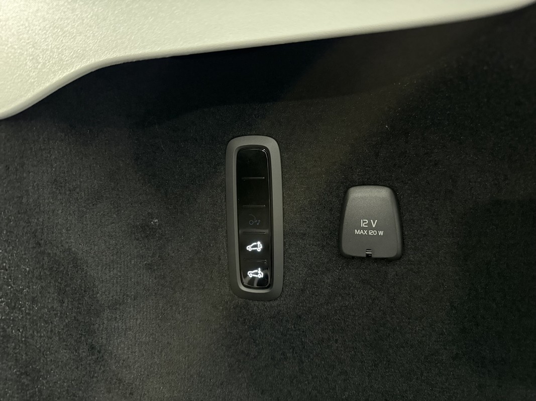 Volvo ES90