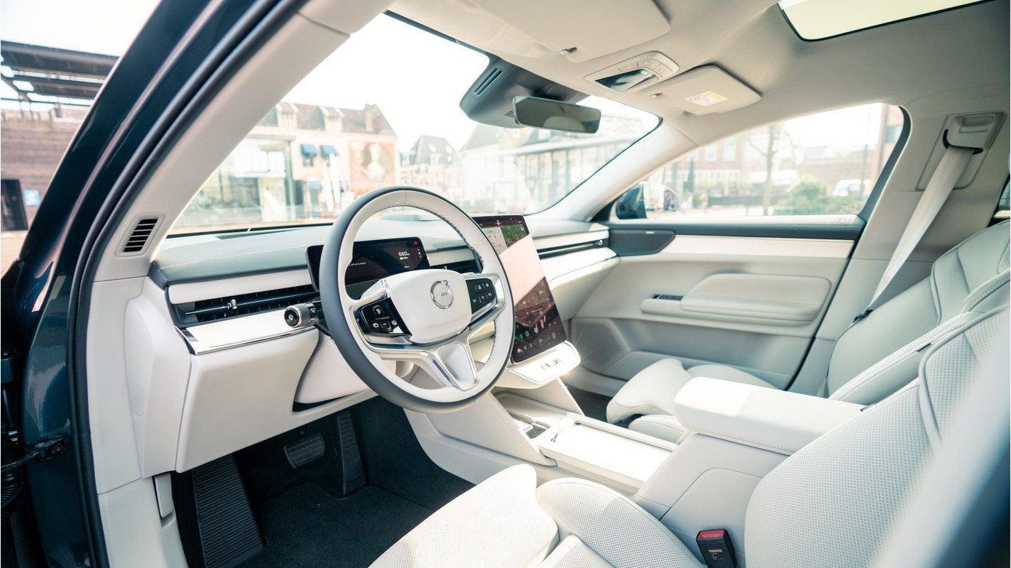 Volvo ES90