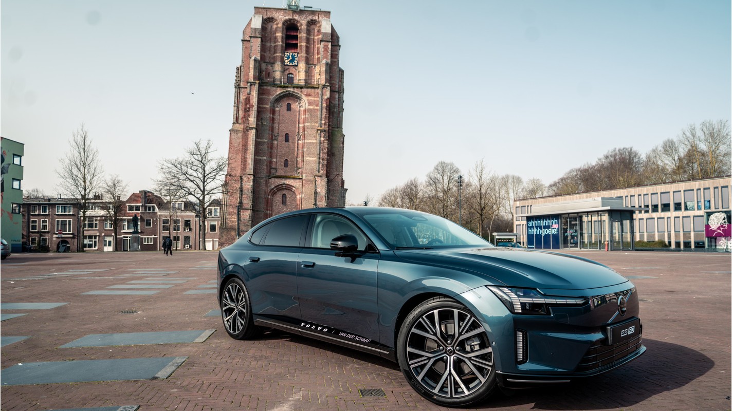 Volvo ES90