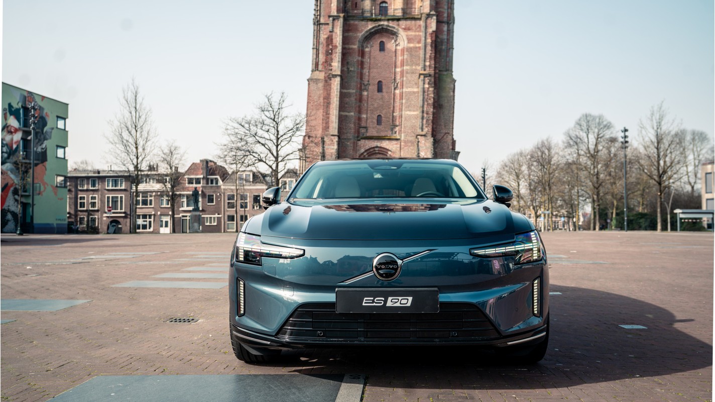 Volvo ES90