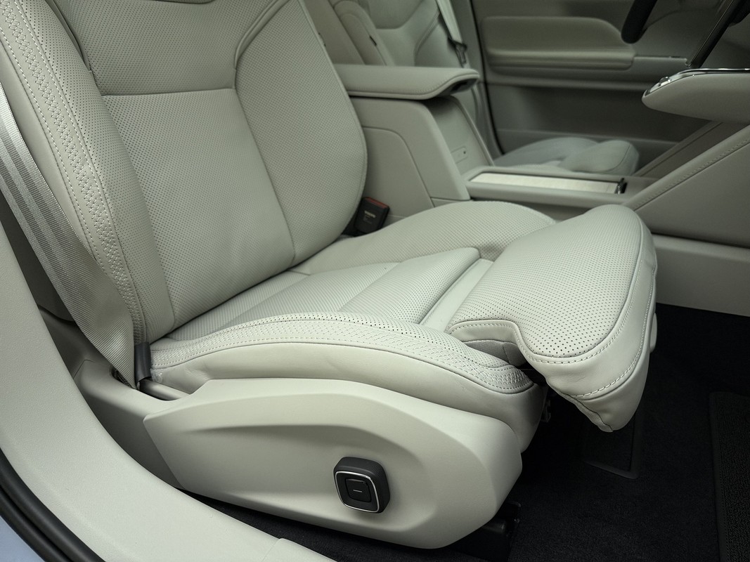 Volvo ES90
