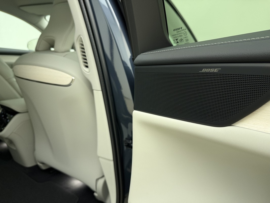 Volvo ES90