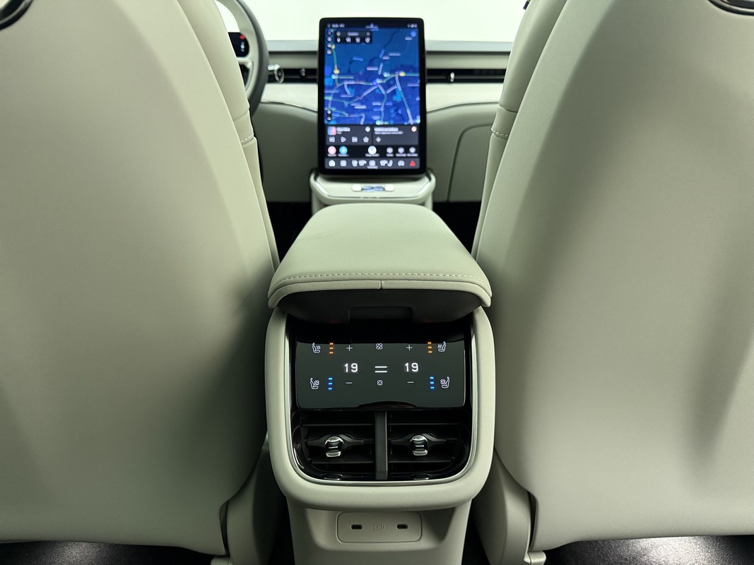 Volvo ES90