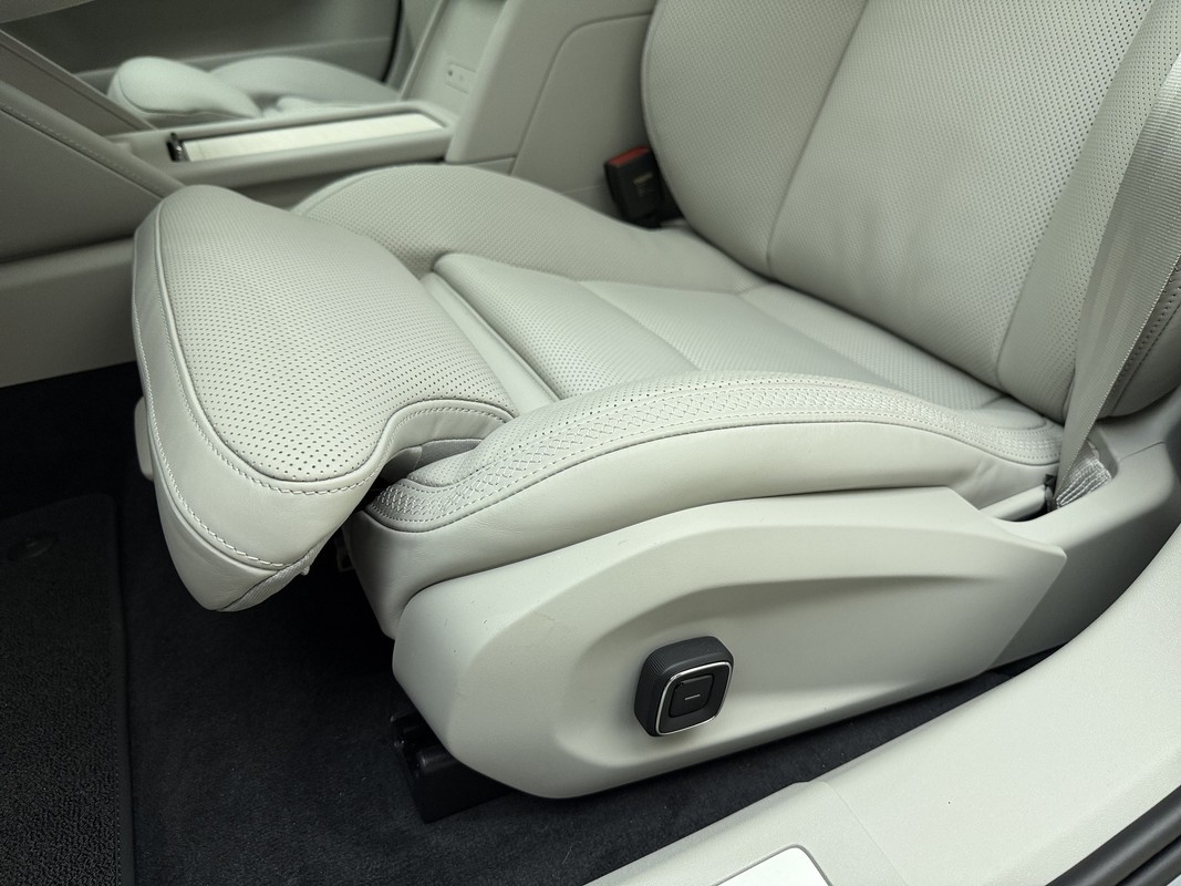 Volvo ES90