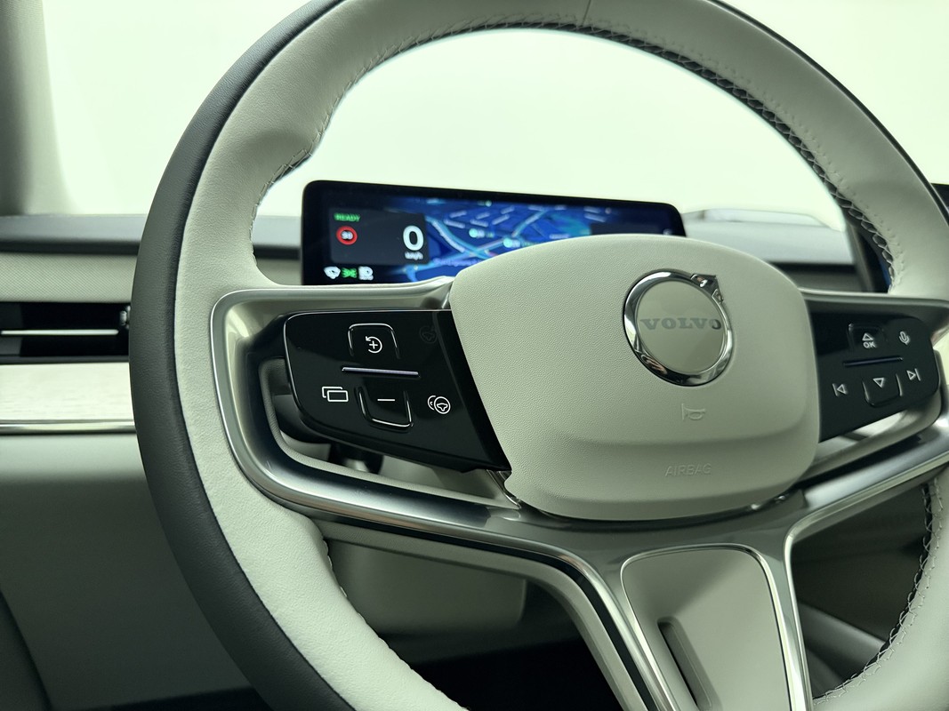 Volvo ES90