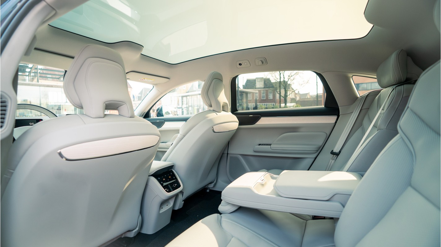 Volvo ES90