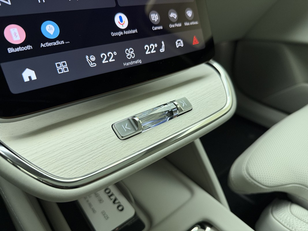Volvo ES90