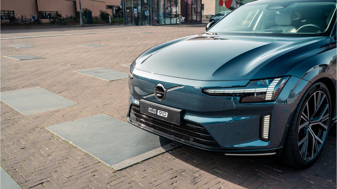 Volvo ES90