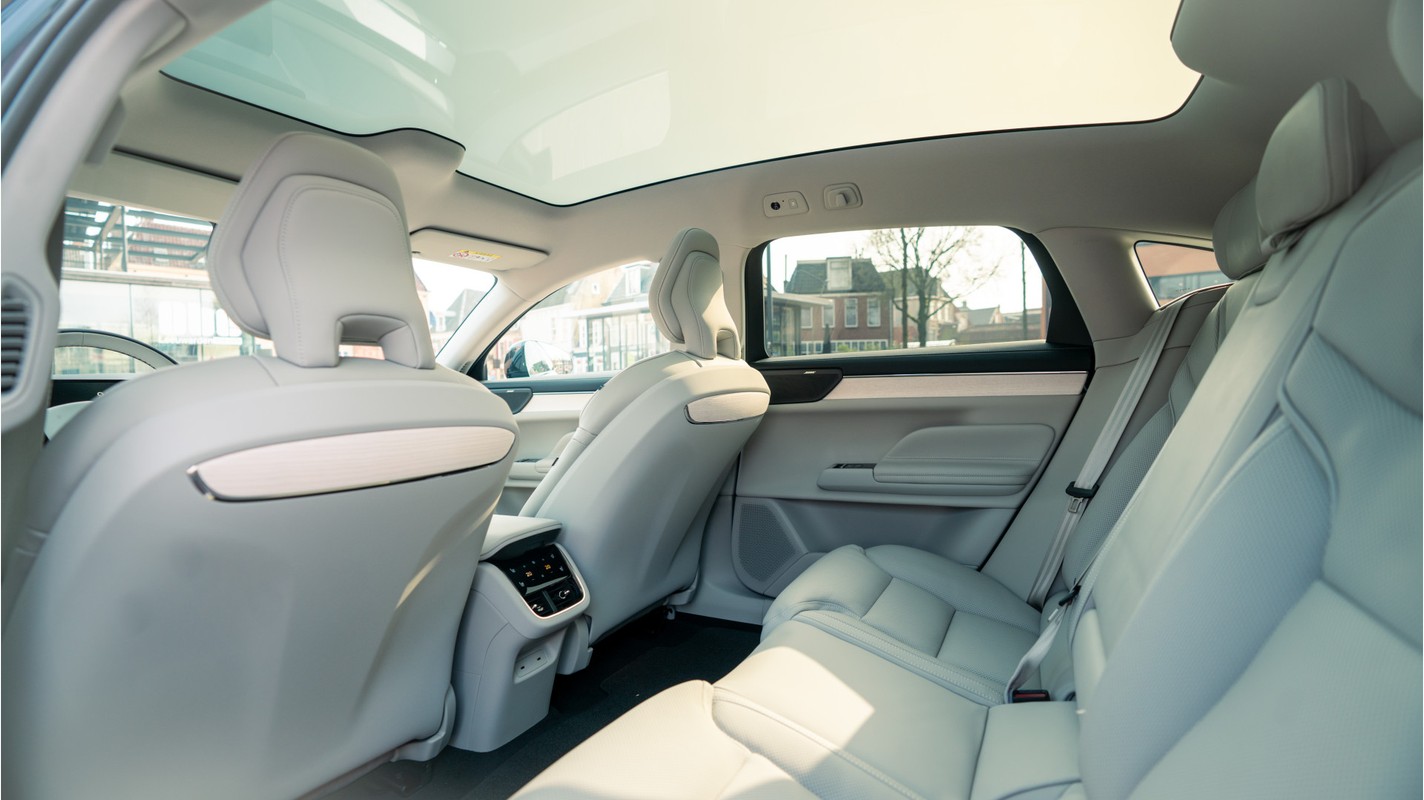 Volvo ES90