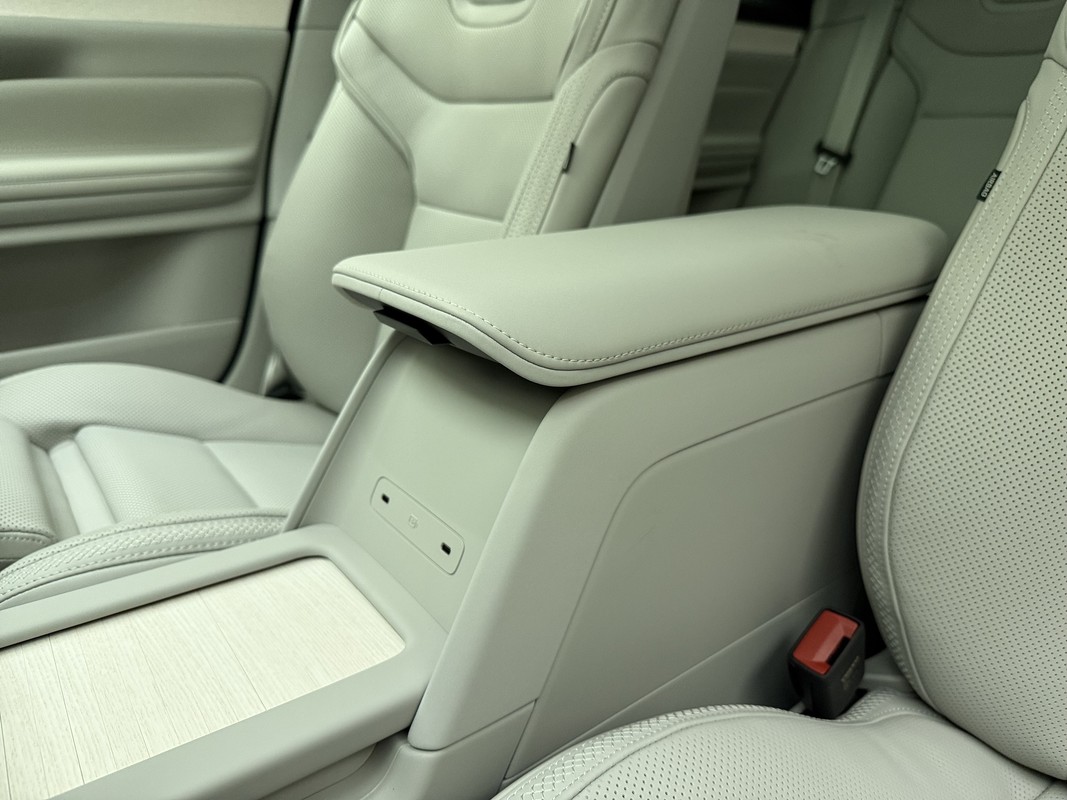Volvo ES90
