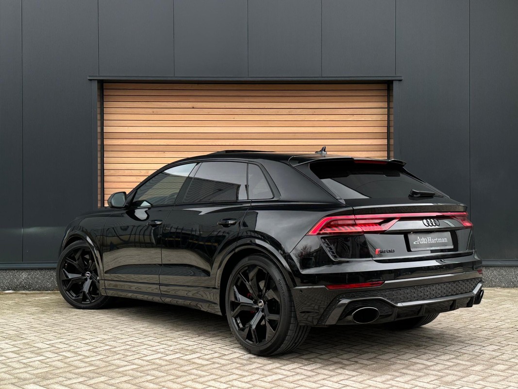 Audi RSQ8