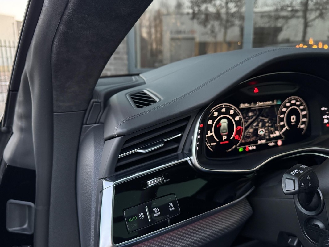 Audi RSQ8