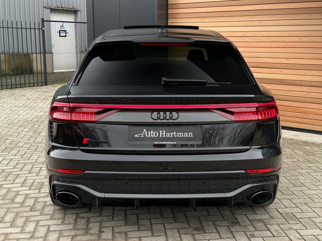 Audi RSQ8