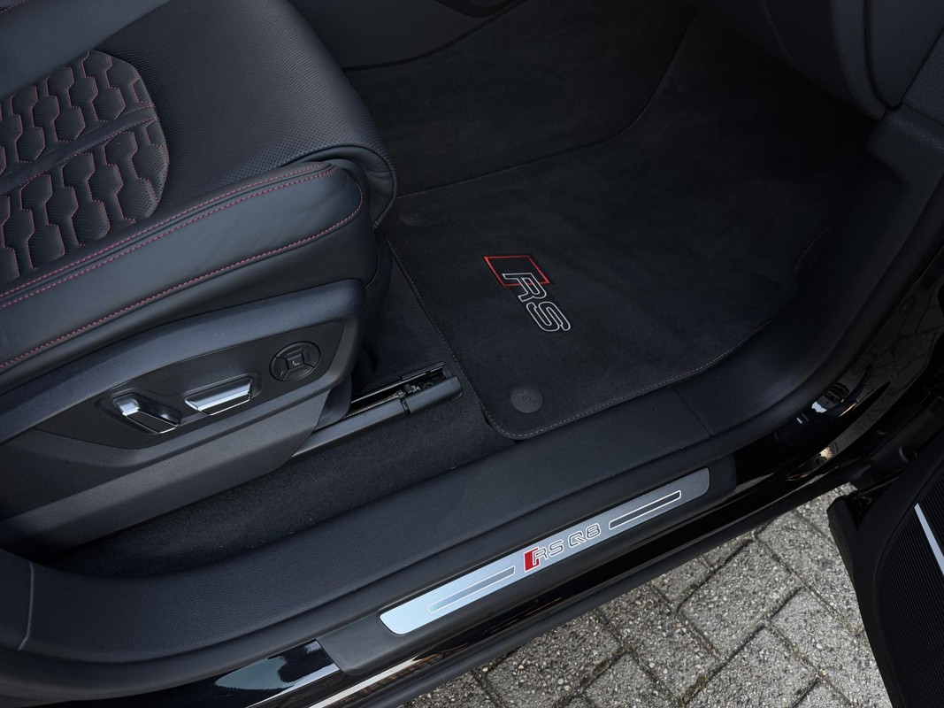 Audi RSQ8