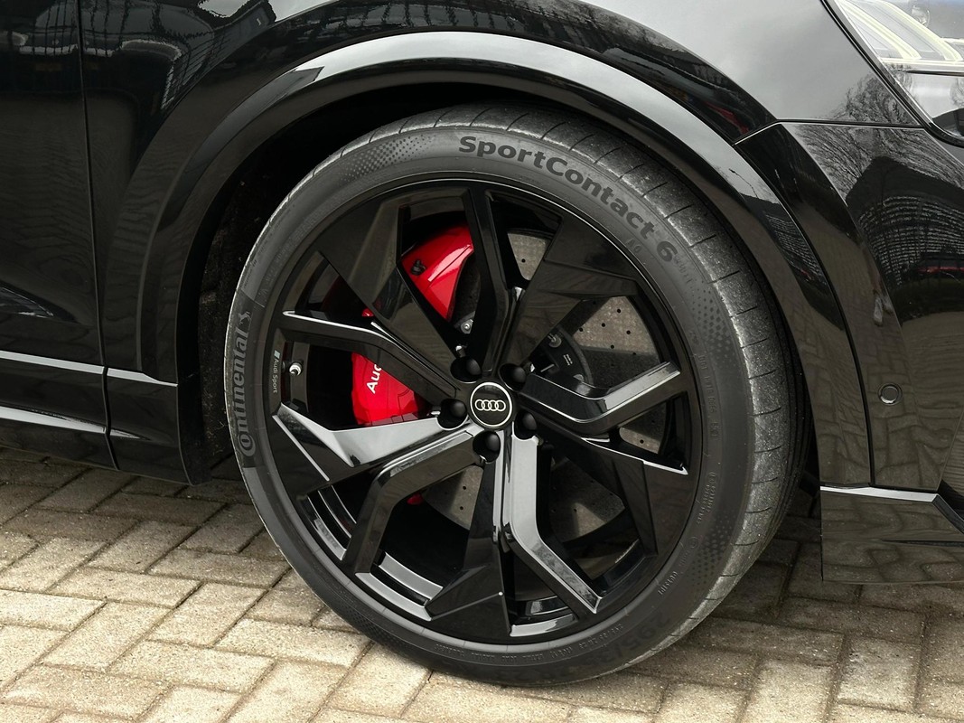 Audi RSQ8