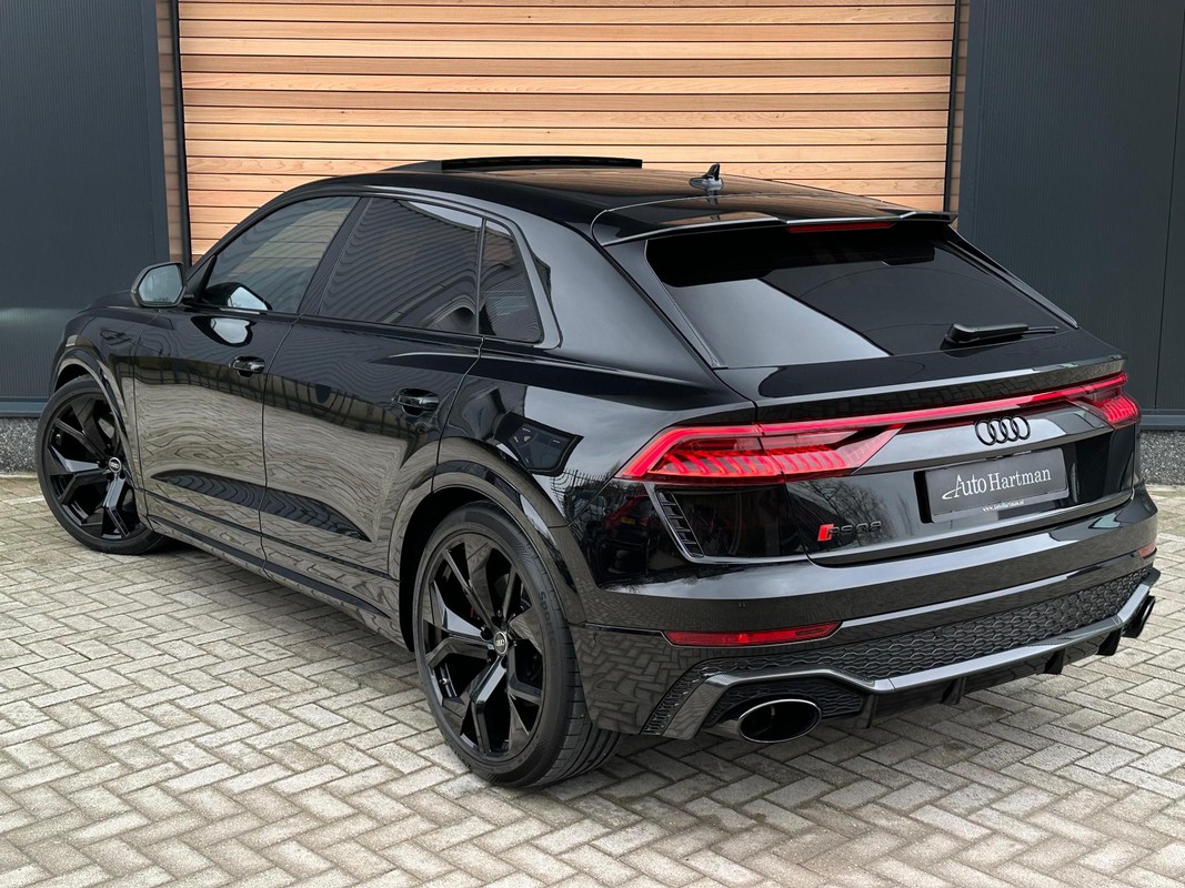 Audi RSQ8