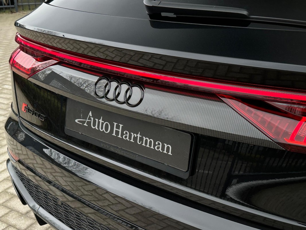 Audi RSQ8