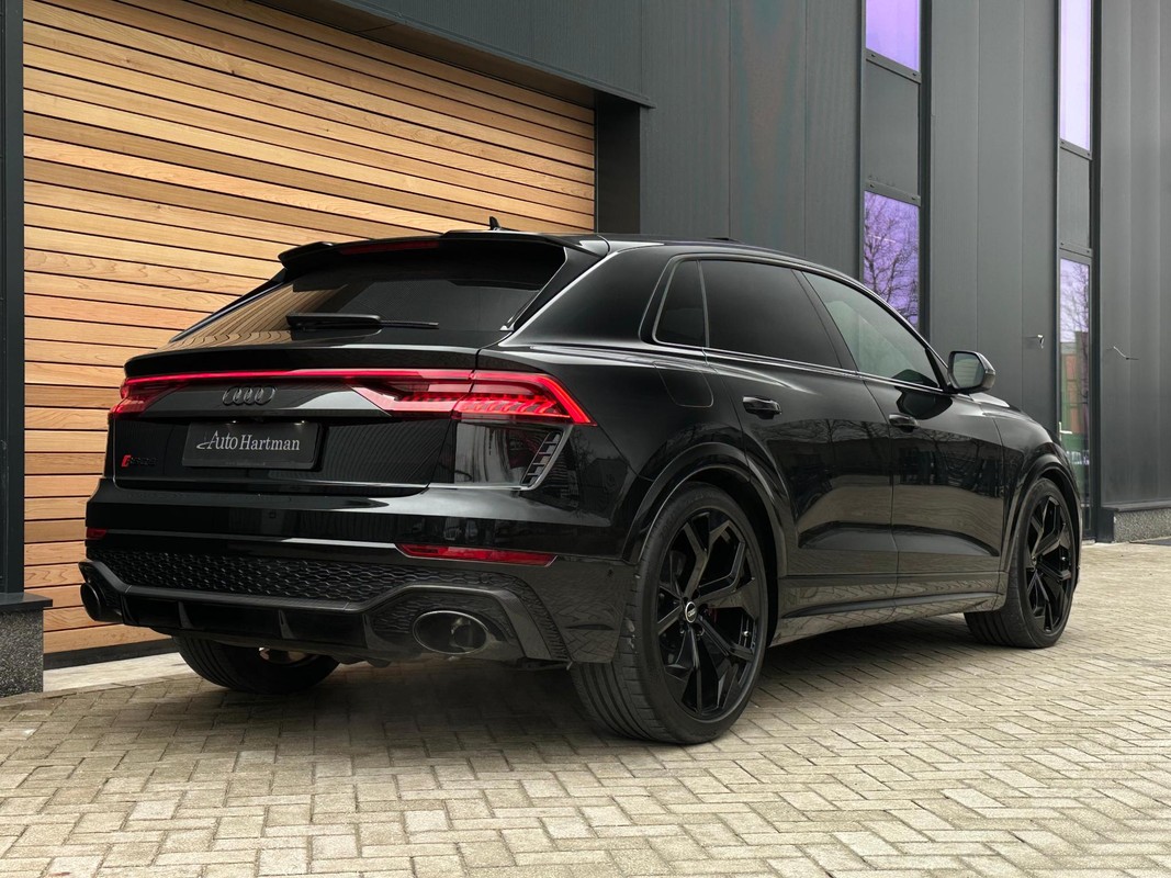 Audi RSQ8