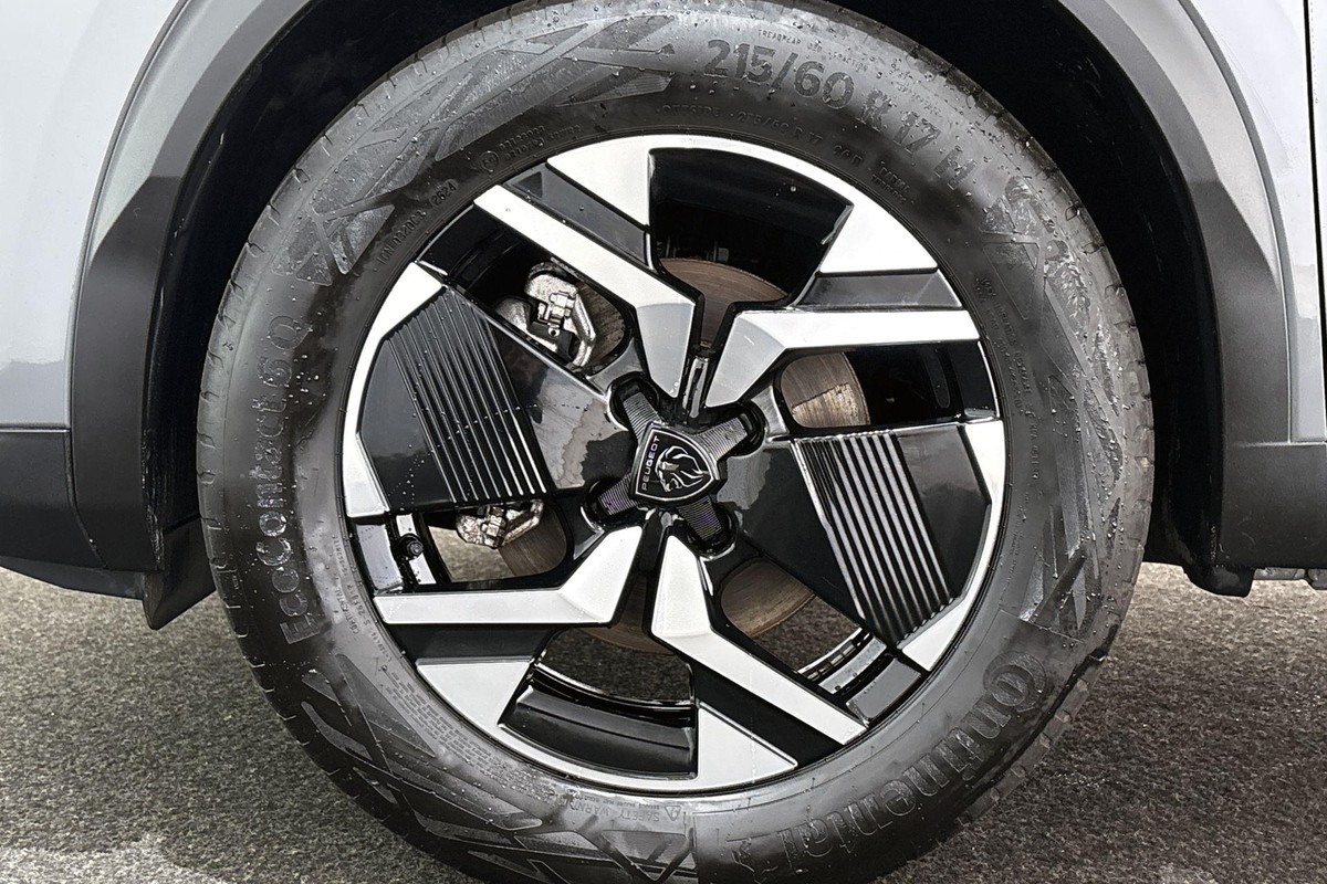 Peugeot e-2008