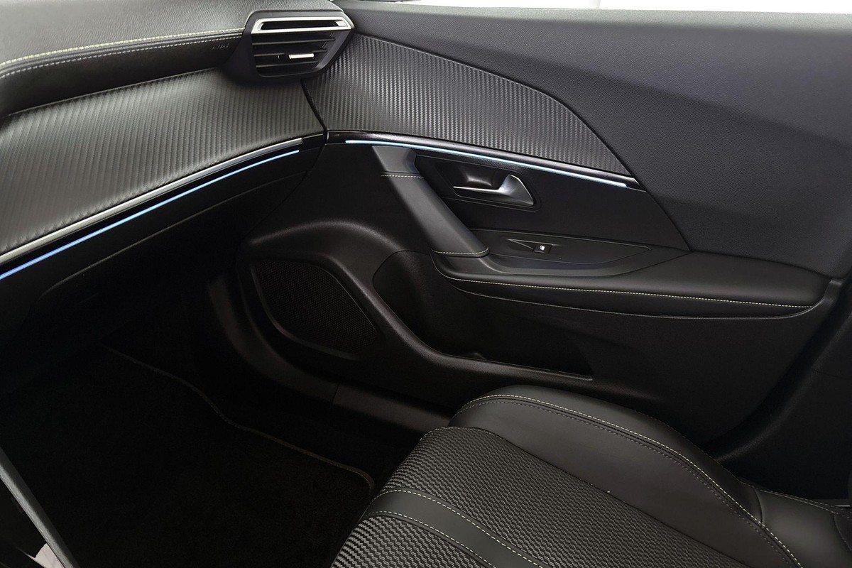 Peugeot e-2008