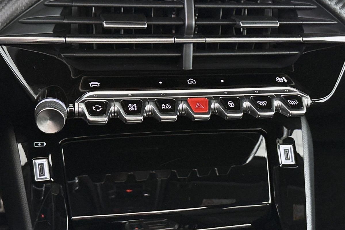 Peugeot e-2008