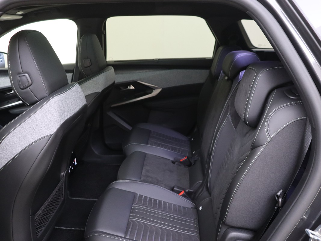 Peugeot e-5008