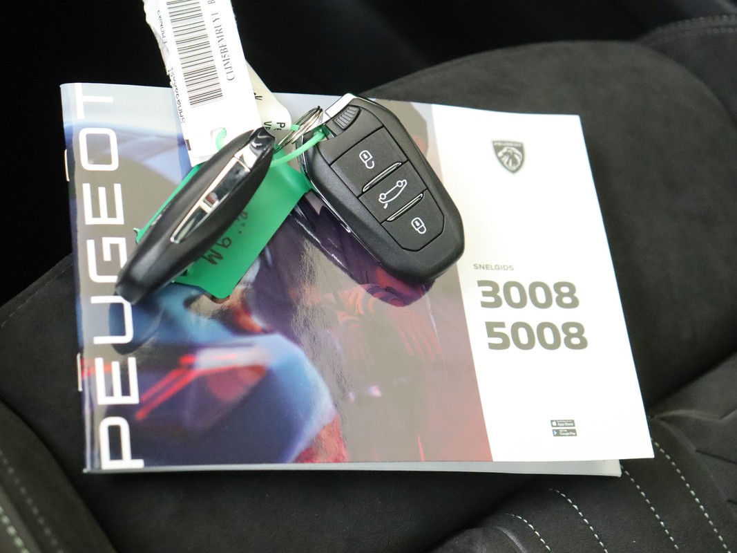 Peugeot e-5008
