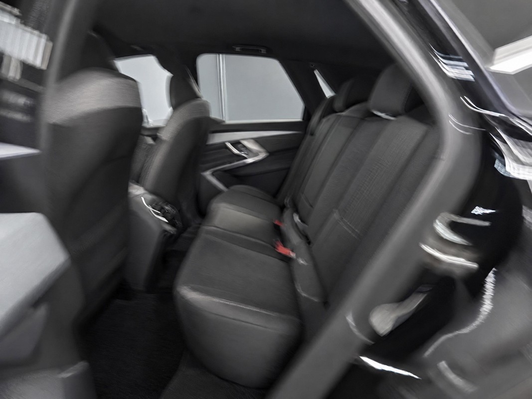 Peugeot e-3008
