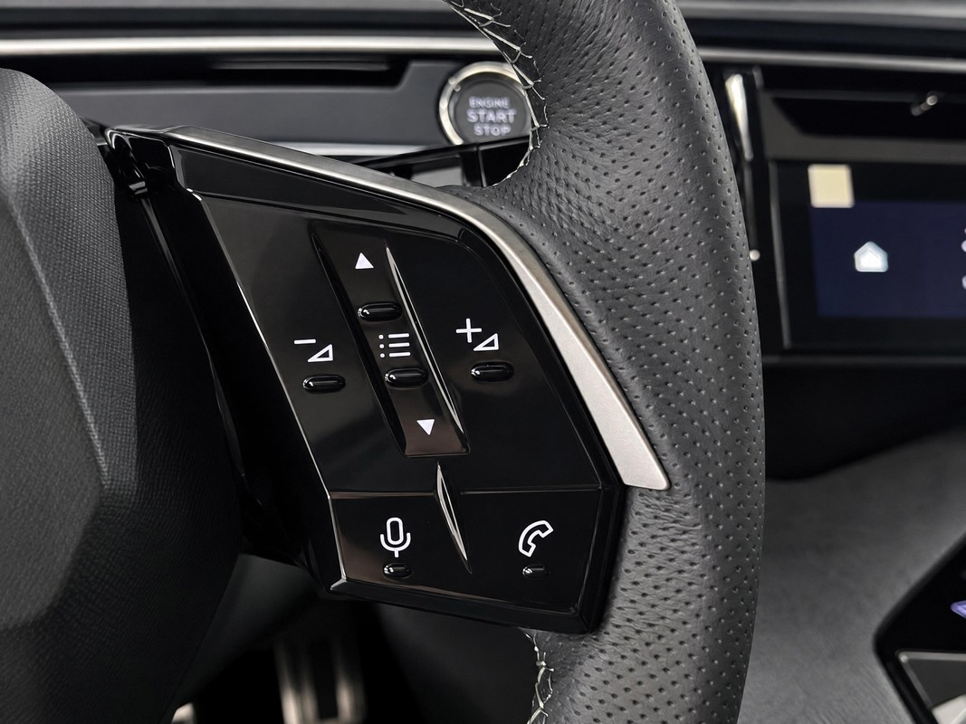 Peugeot e-3008