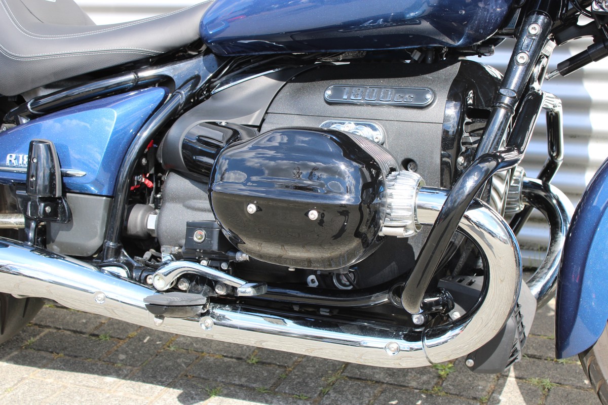 BMW R 18