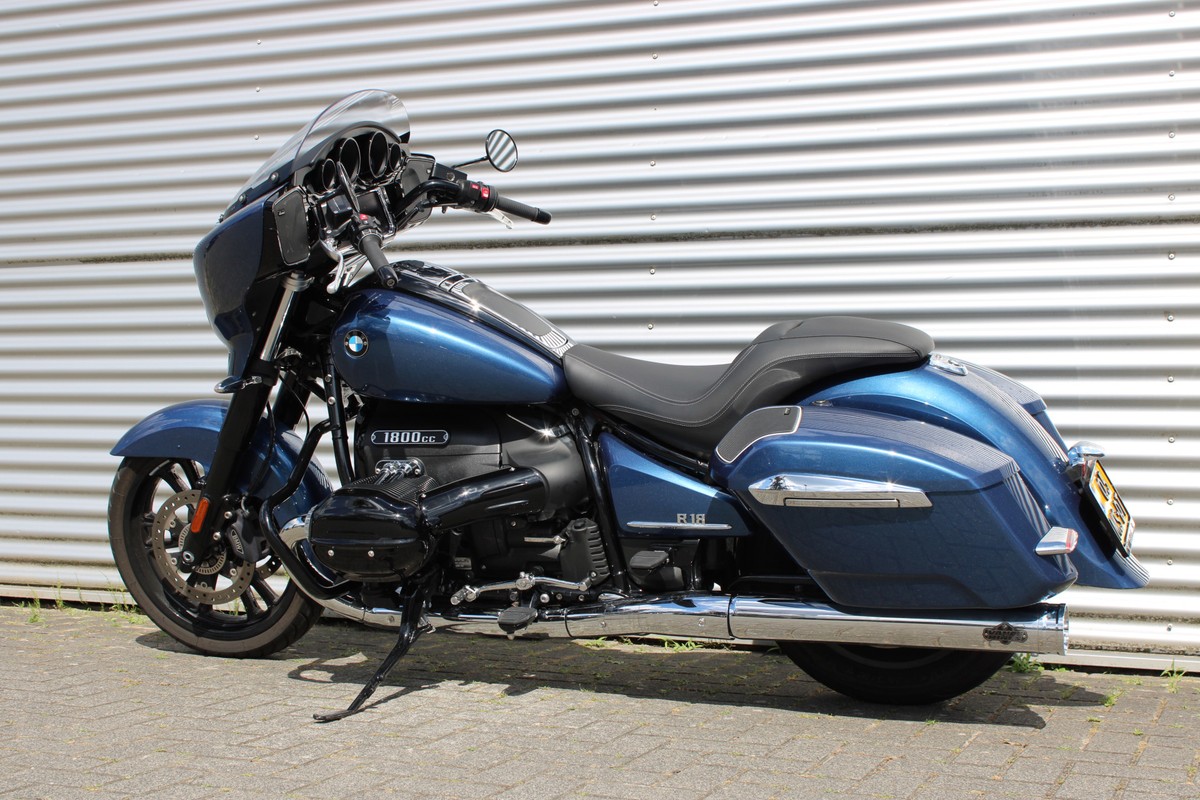 BMW R 18
