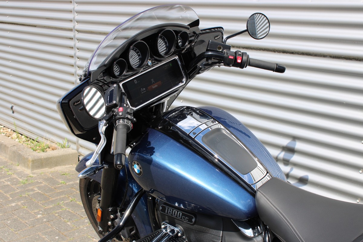 BMW R 18