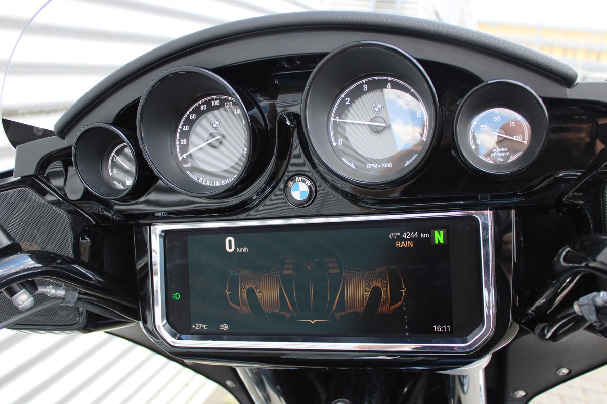 BMW R 18