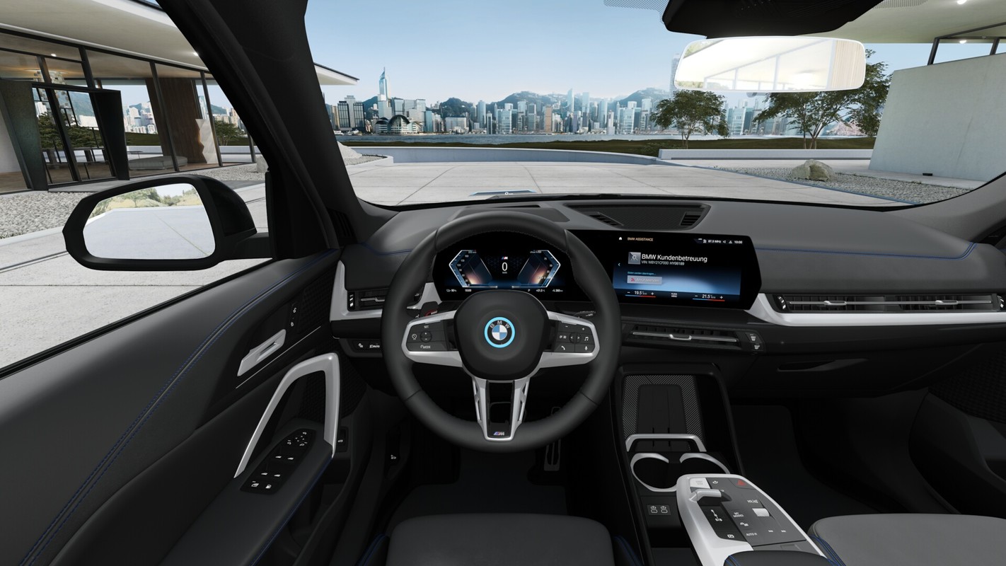 BMW iX1