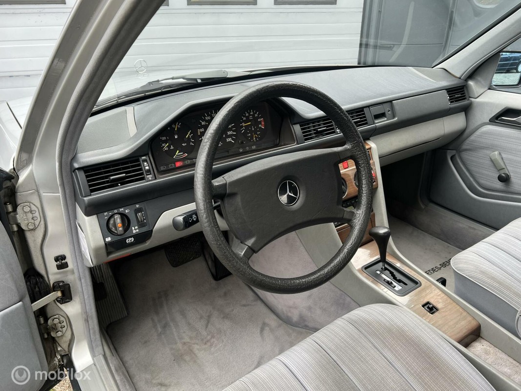 Mercedes-Benz 
