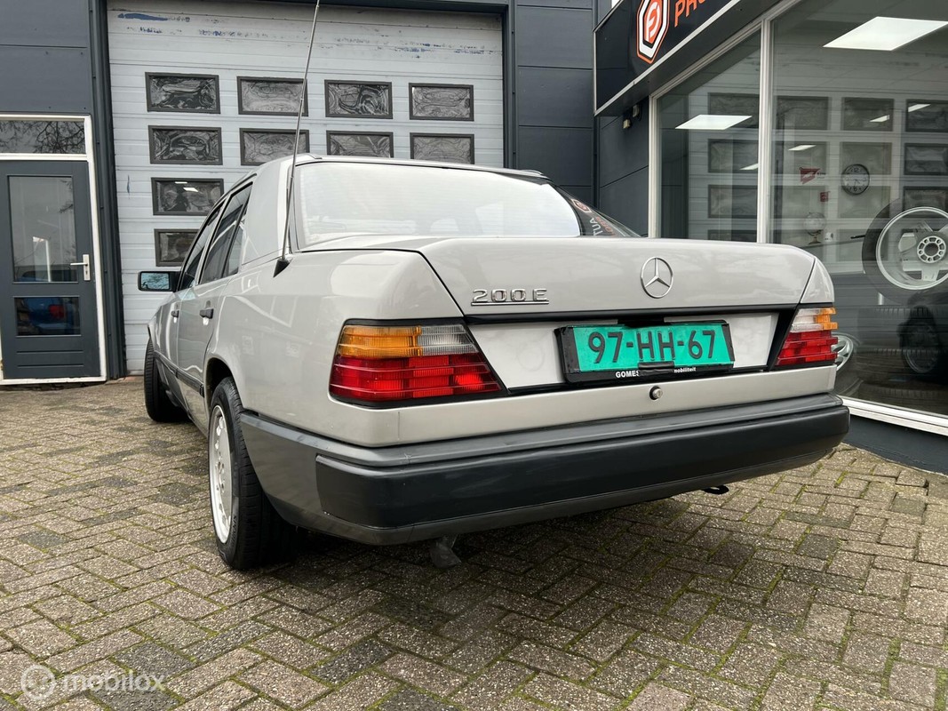 Mercedes-Benz 