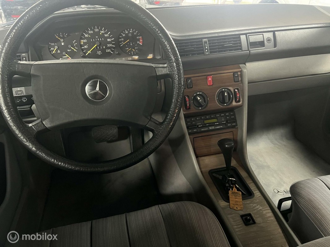 Mercedes-Benz 